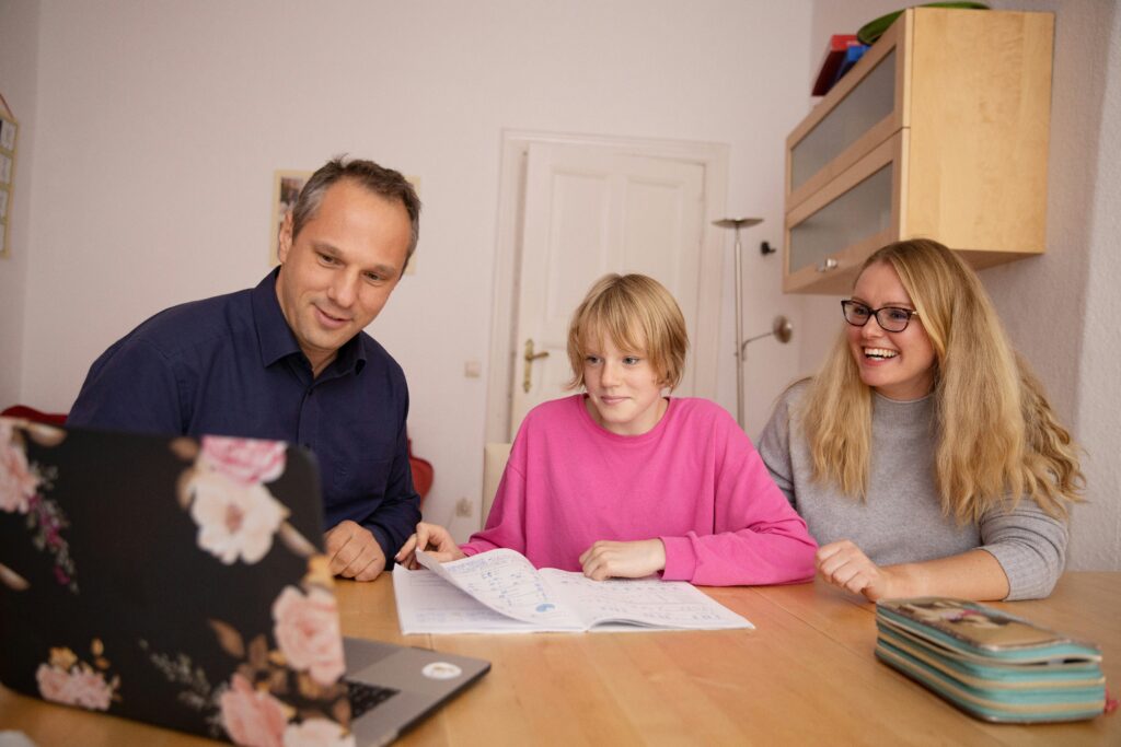 Je ouders meenemen naar een sollicitatiegesprek: is dat écht een ding?